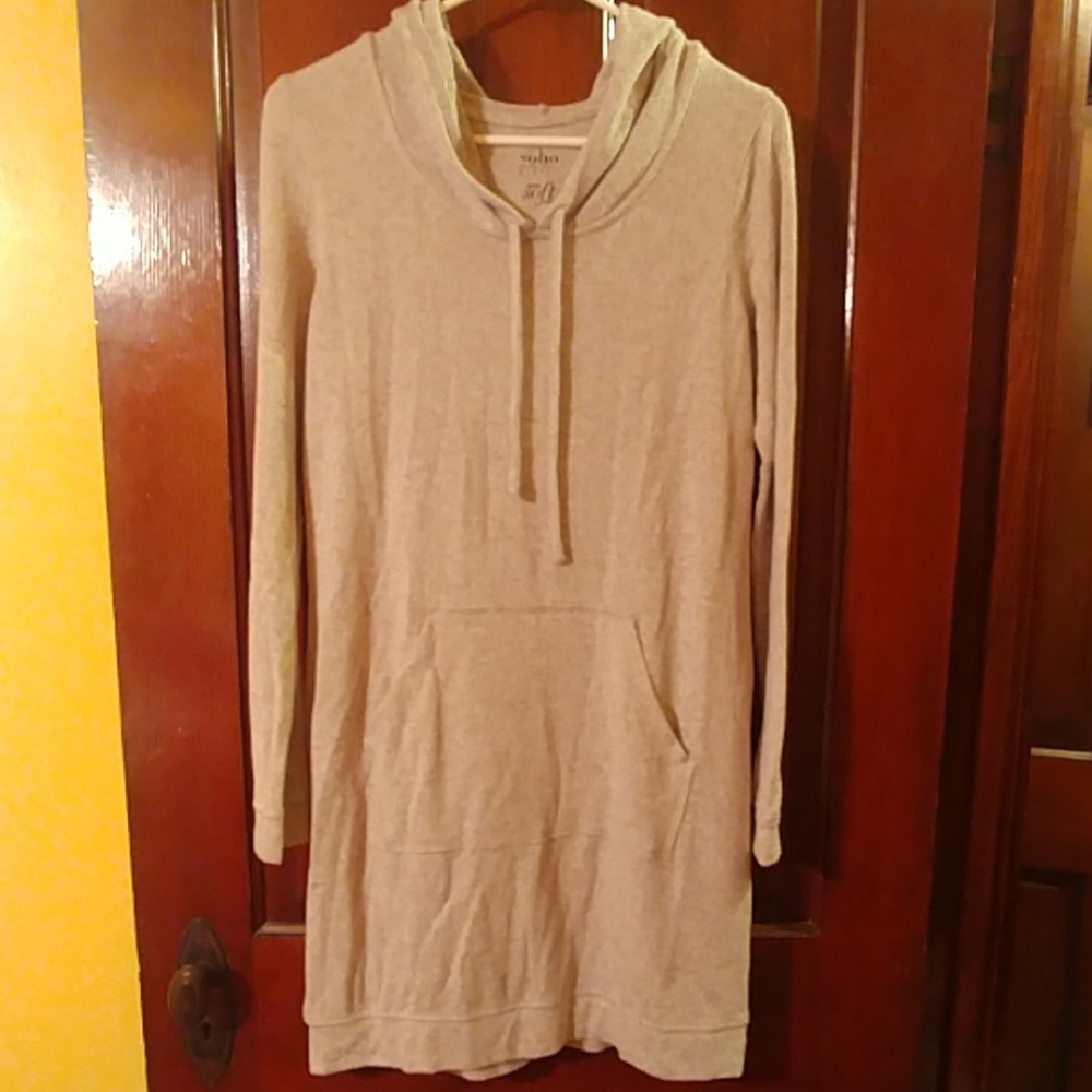 Long hooded lightweight shirt